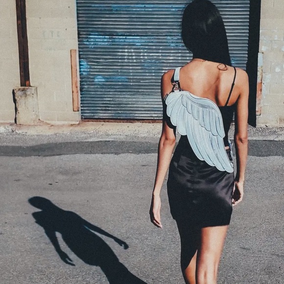 FYDELITY Quiver Holographic Angel Wing Sling Bag Purse Clutch Reflective Silver - Picture 4 of 13